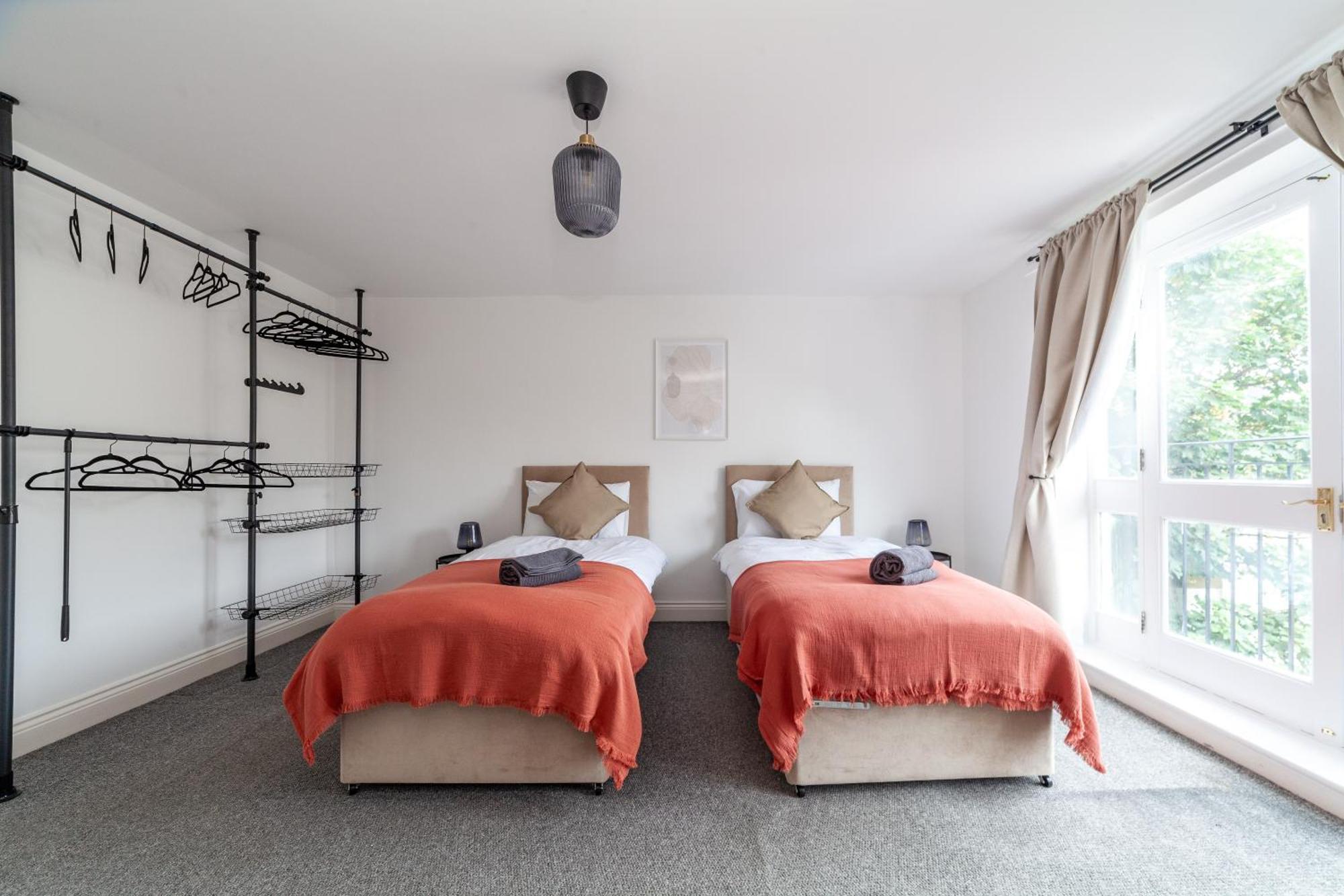 Arte Stays Serviced Houses Stratford - 3 Bedrooms 2 Bathrooms Houses London, Stratford, Maryland, Free Parking, Garden, Weekly Or Monthly Stays - Up To 8 Guests 외부 사진