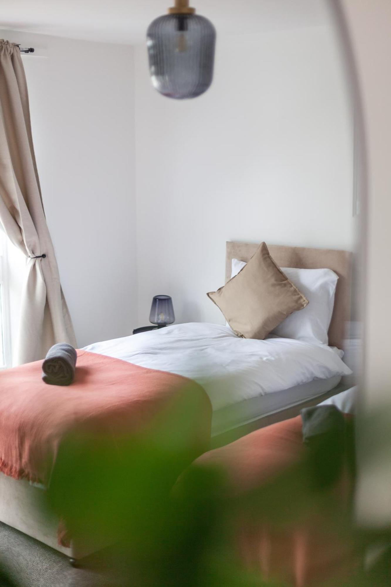 Arte Stays Serviced Houses Stratford - 3 Bedrooms 2 Bathrooms Houses London, Stratford, Maryland, Free Parking, Garden, Weekly Or Monthly Stays - Up To 8 Guests 외부 사진